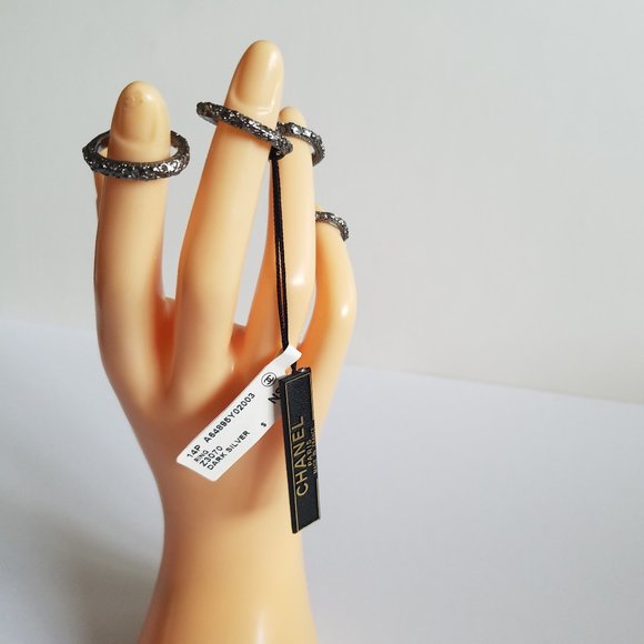 NWT Chanel Set of 4 Rings Dark Silver Color Limited Edition - Picture 2 of 8
